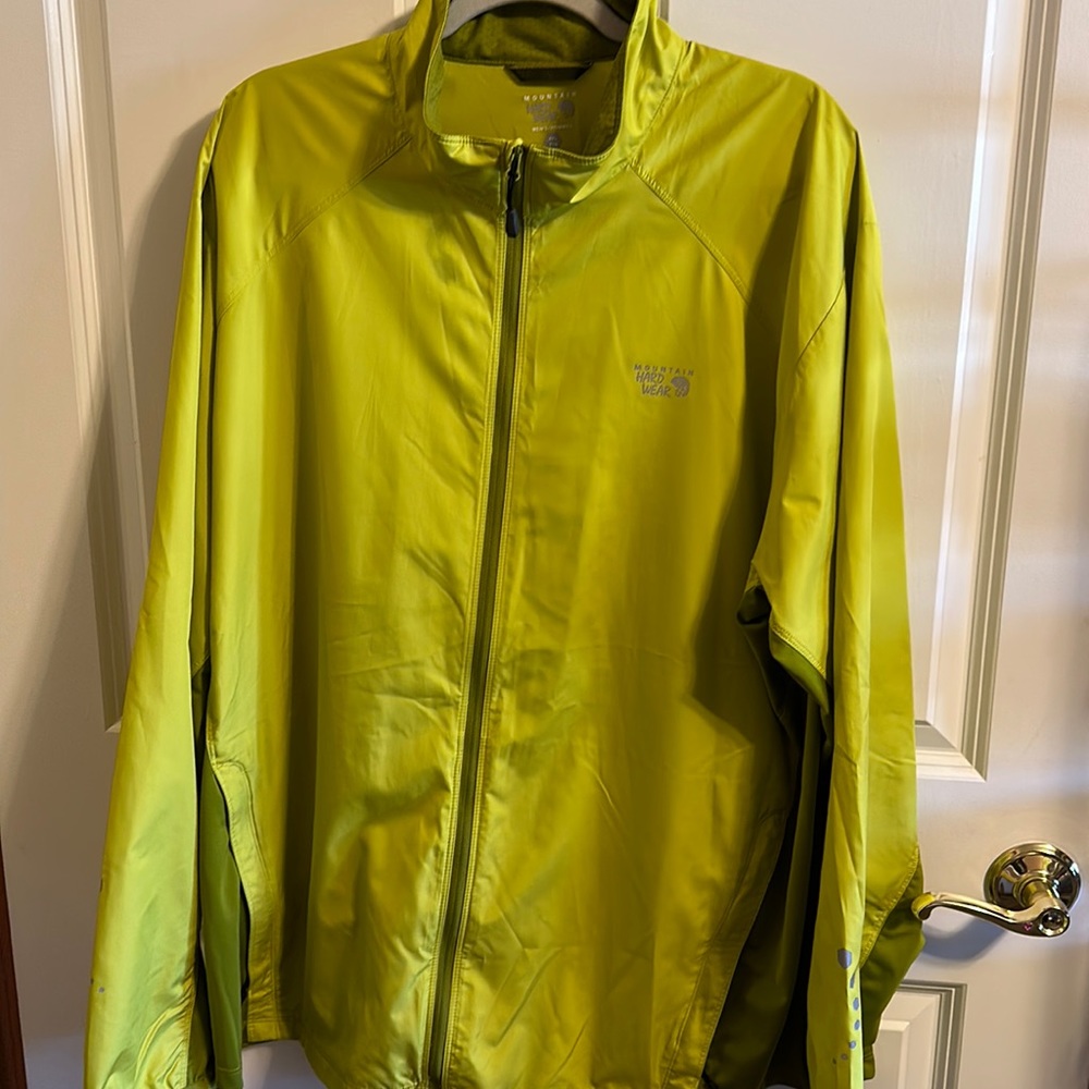 Men’s Mountain Hardwear running jacket. Size xxl